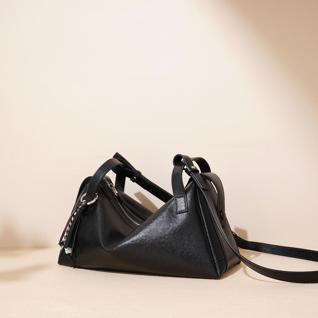 New leather pillow bag with large capacity, high-end luxury design, commuter crossbody bag for women