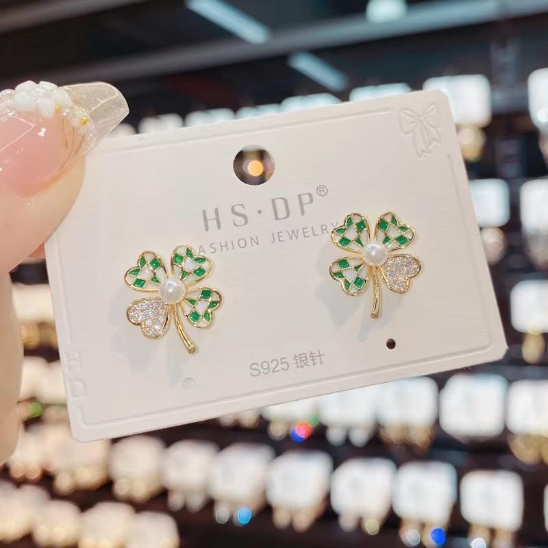 Ladies Stud Earrings Pendant Needle Retro Simple Fashionable and Versatile Jewelry Accessories