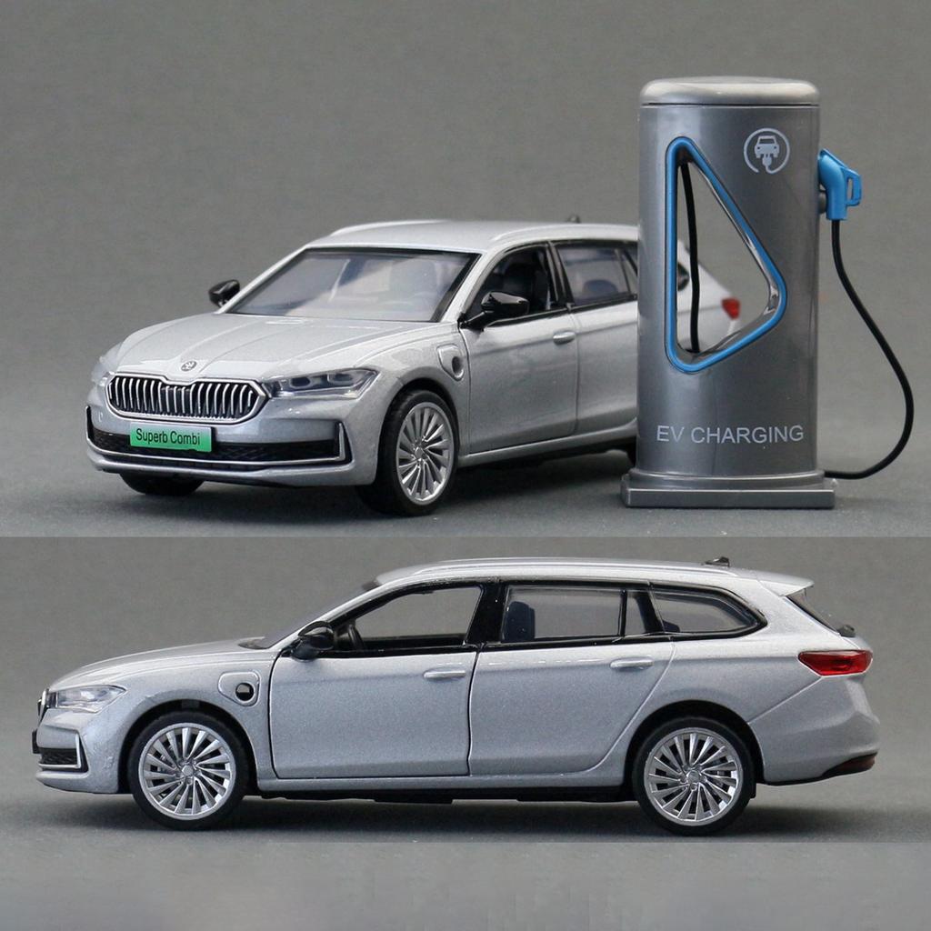 AAABW1 1:35 Skoda Superb IV Combi Leichtmetall Auto Modell Sound und Licht Kinderspielzeug Sammlerstücke Geburtstagsgeschenk