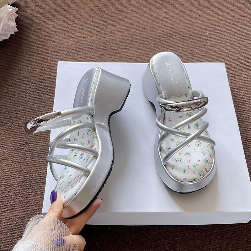 

Thick-bottomed open-toed cool slippers women s summer new moon beach slippers women s skirt outer wear 39 серебряный