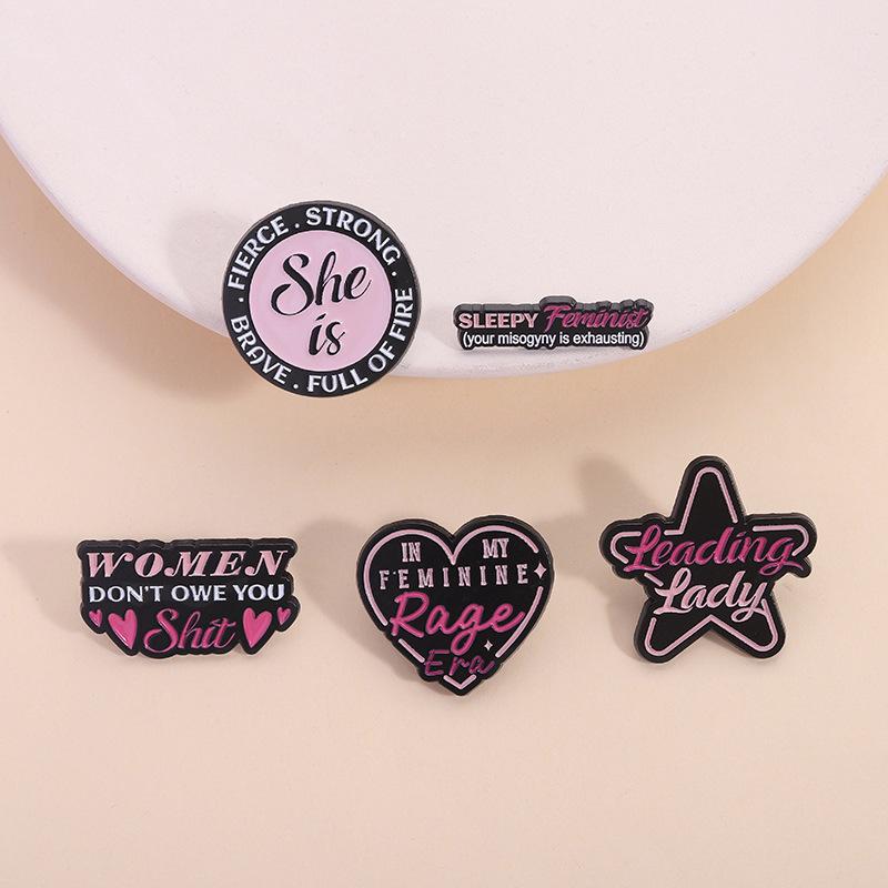 Liebesthema Schwarz vernickelt lackierte Emaillenadel Starke Frauen Empowerment Brosche Anstecknadel Schmuck Geschenk für Freunde