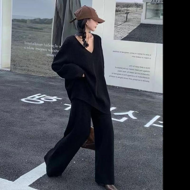 Zweiteiliges Set für Damen im Frühling, Herbst und Winter, lockerer und schlanker Strickanzug mit V-Ausschnitt, lockerem Pullover + Hose mit hoher Taille und weitem Bein