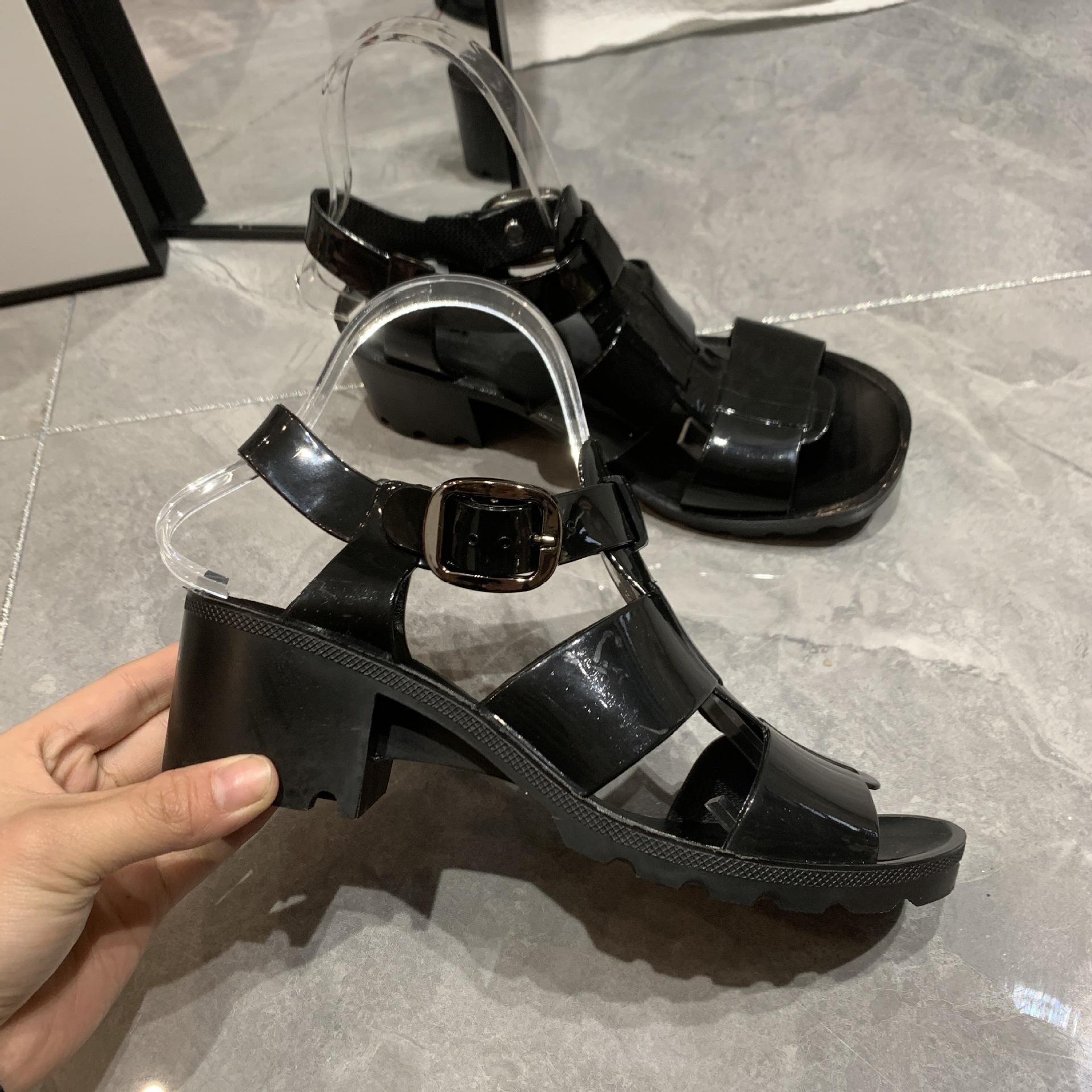 

Sandals women s summer Roman fish mouth women s thick heel high heels, buckle platform European and American medium heel women s sandals 40 чорний