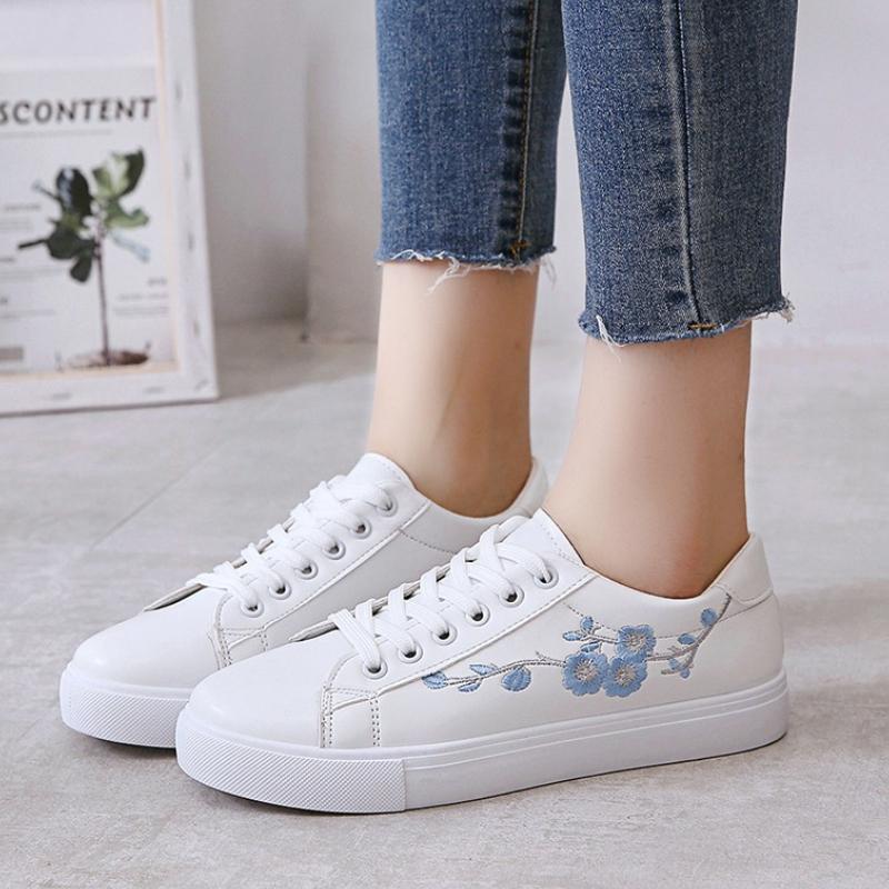 Fashion Women Sneakers Women Running Shoes Fashion White Breathable Mesh Embroidered Flower Lace-Up Casual Sneakers Zapatos De Mujer