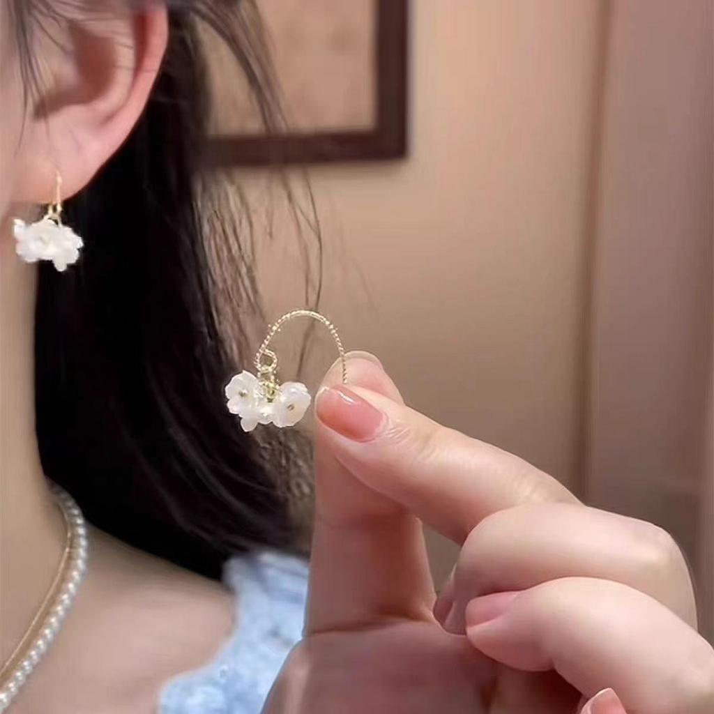 Resort-Style Beaded Stud Earrings: Handmade, Versatile, and Perfect for Spring and Summer with an Exquisite, Elegant Touch.