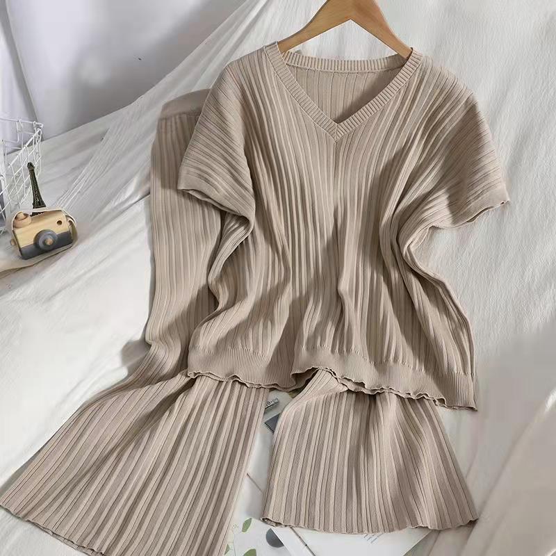 Summer Thin Korean Version Pullover V-neck Solid Color Top Versatile Nine-point Wide-leg Pants Pleated Knitted Two-piece Suit