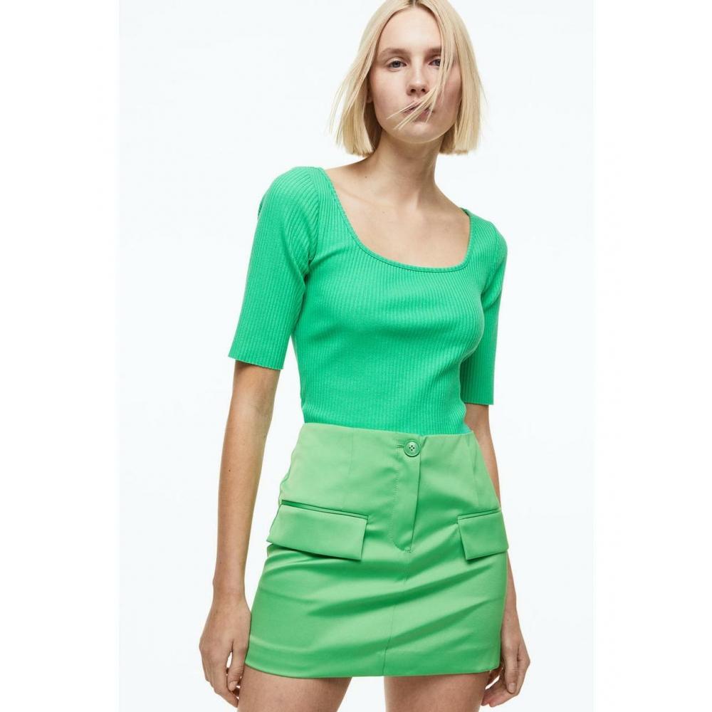

Рубашка H&M в рубчик ярко-зеленая 1154203003