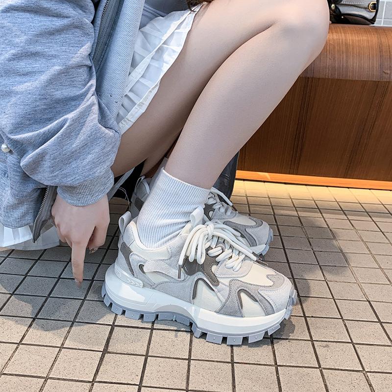 Retro women's spring new thick-soled versatile lightweight casual sports shoes with higher soft soles