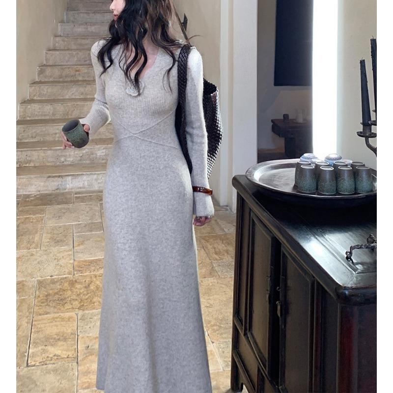 Temperament Autumn and winter Slim-fitting and thin waist-bottomed knitted dress V-neck with coat New sweater dress