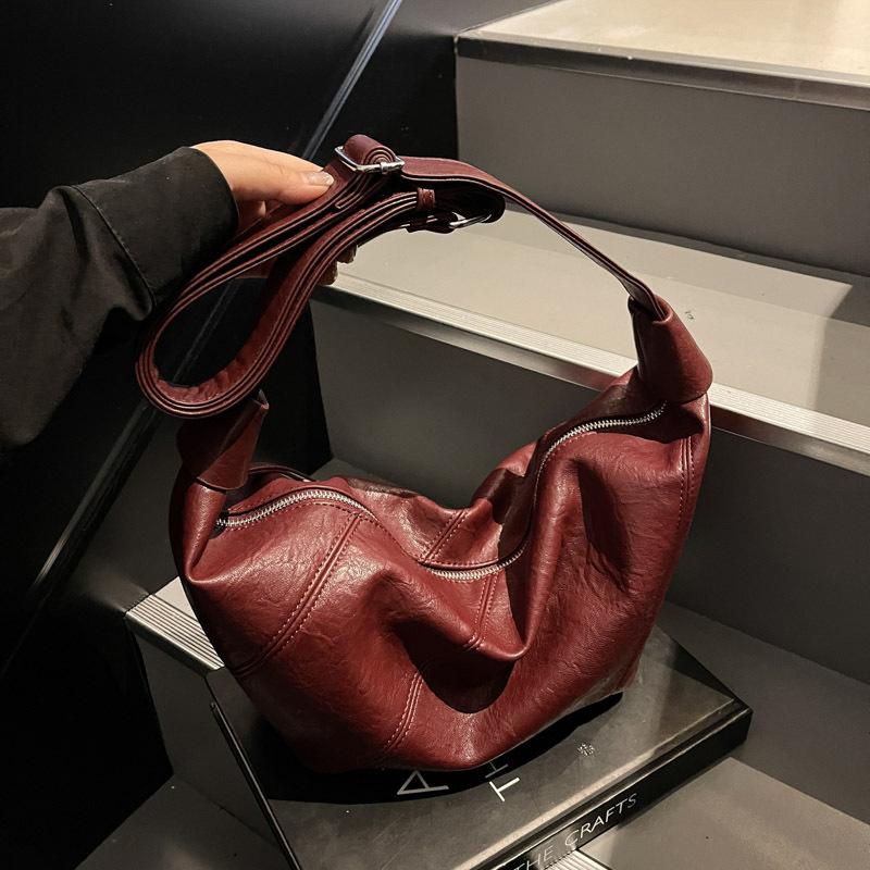 Retro and Relaxed Style Underarm Dumpling Bag for Commuting, Stylish and Sophisticated Crossbody Bag with A Chic Vibe