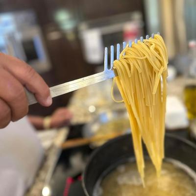 Edelstahl Spaghetti-Kamm Ergonomischer Pasta-Server Kreatives Pasta-Portionierungswerkzeug für getrennte Nudeln Hitzebeständiges Wesentliches Gadget