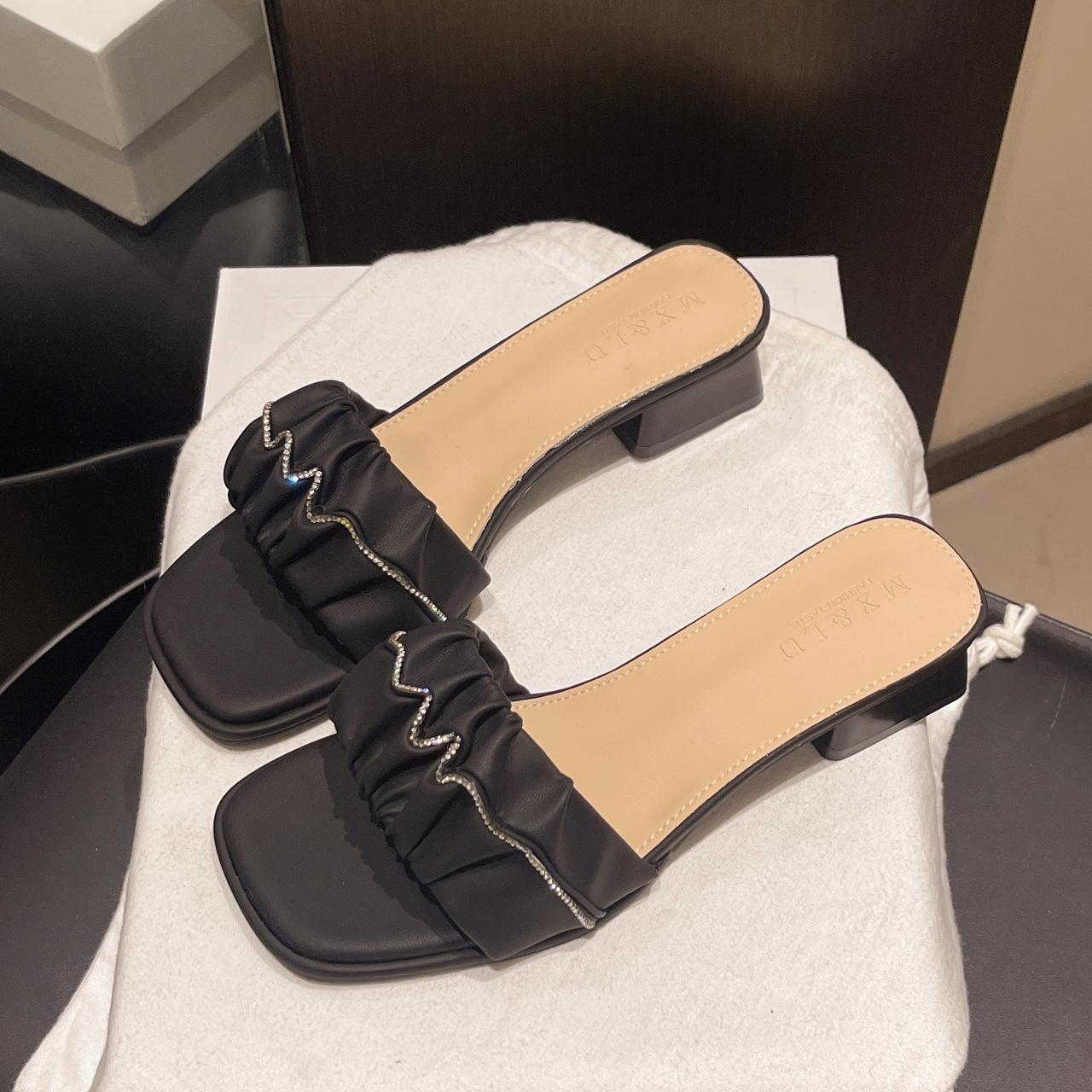 

Slippers women s autumn outer wear medium heel sandals women s 2025 new fairy high heels autumn women s thick heel one-word sandals 40 чёрный