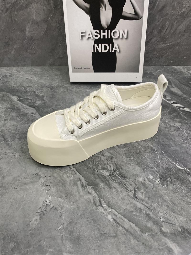 

European goods Liu Yi thick-soled 5cm canvas shoes women s 2025 spring and summer new versatile casual student board shoes half slippers tide 40