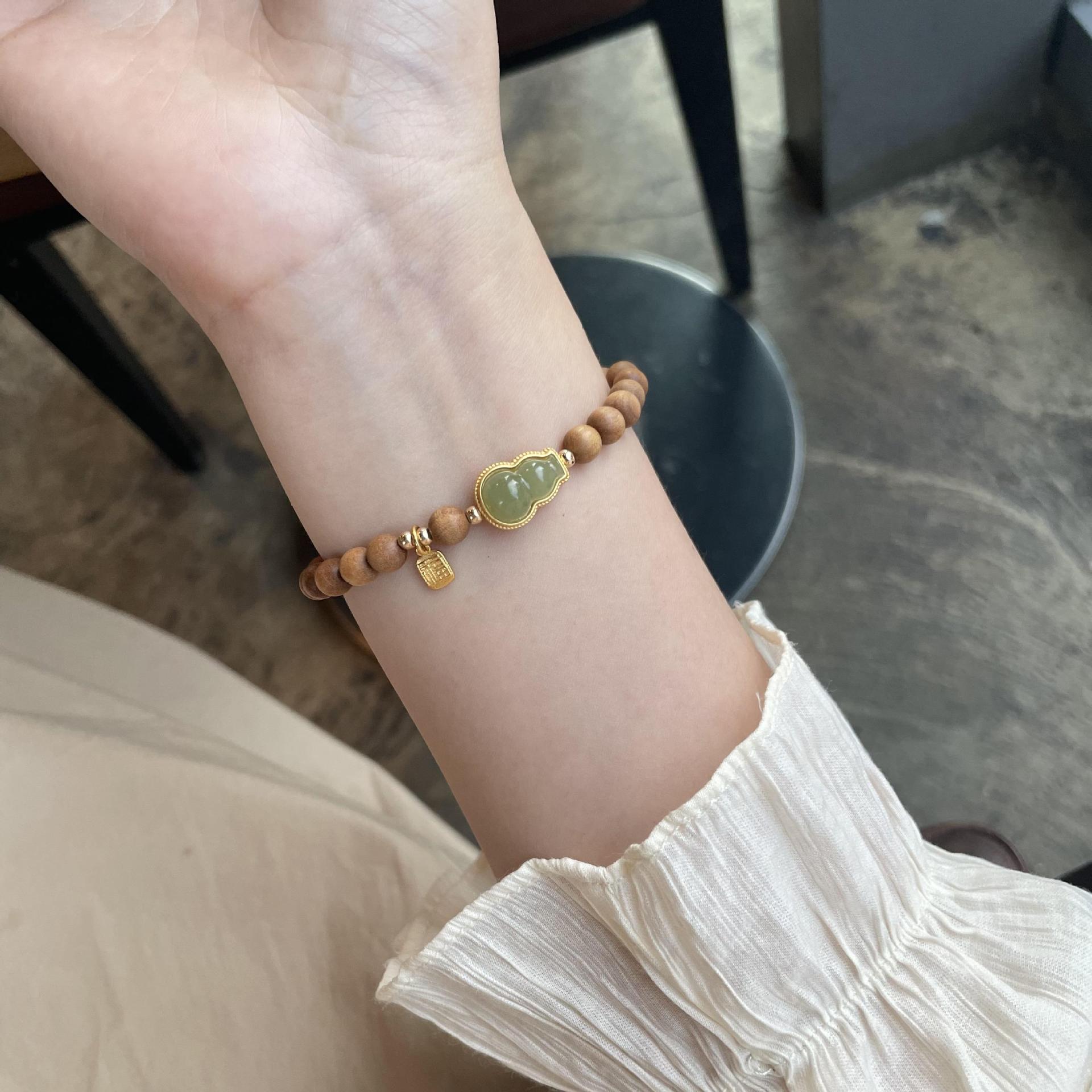 

Old Mountain Sandalwood, Indian Mysore, and Hetian Jade Bracelet Qingshuihulu Original Artifacts Simple and Unique Bracelets