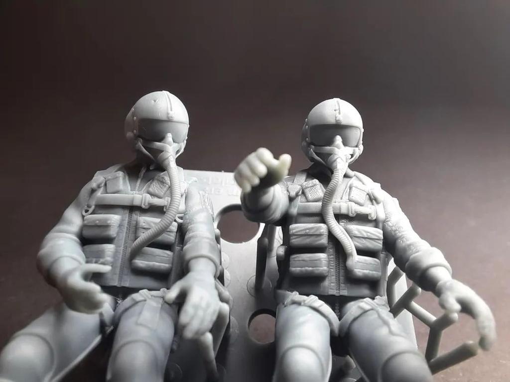 Rise144Models American Pilot Seated Posture Set 1 Plastic Model Parts RMA32001 1/32 1960s-1970s (2 Figures)
