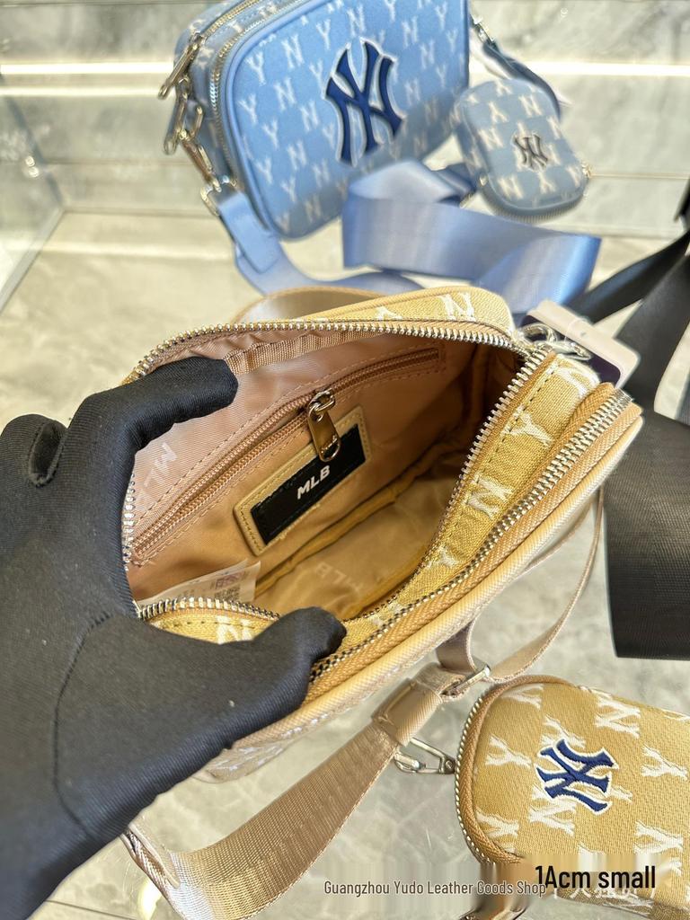 Borsa a tracolla per fotocamera MLB in tela con stampa floreale vintage NY