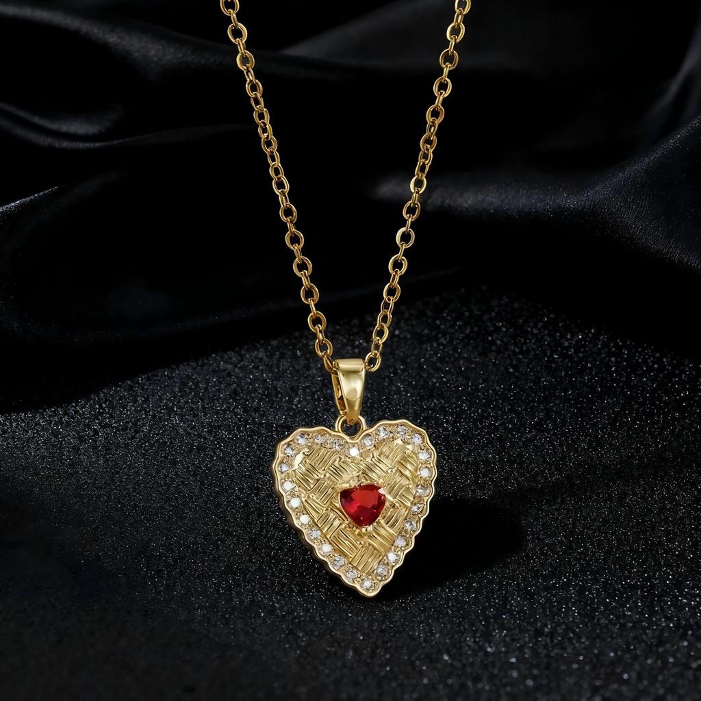 Metal Heart Crown Collarbone Necklace Hip Hop Pendant Necklace For Women Luxury Chain Accessory
