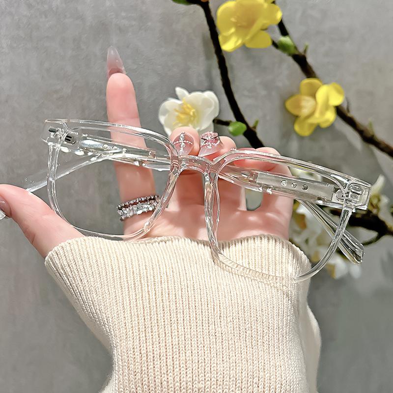 The versatile and fashionable small square-framed perfume can replace the classic anti-blue light scented glasses
