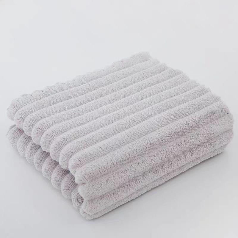 

Candy strip fleece towel, enlarged thickened coconut milk strip, coral fleece bath towel, skin-friendly and water-absorbing quick-drying adult beach 30/60 hardcover hemming towel