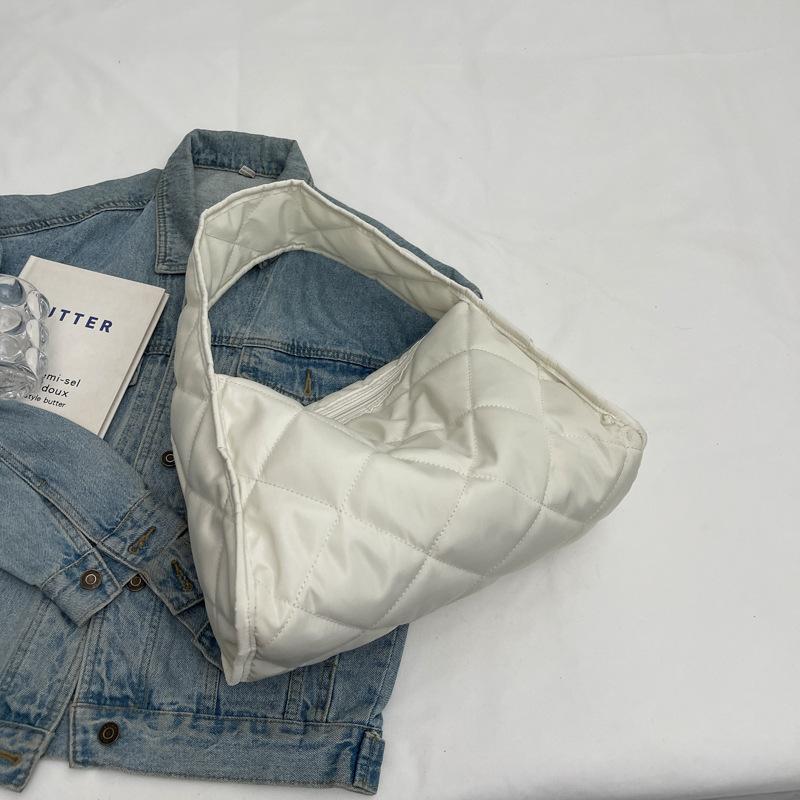 

Ромбовидная вышивка нитью осень и зима новая однотонная сумка через плечо в иностранном стиле женская сумка через подмышку 2024 года корейской версии