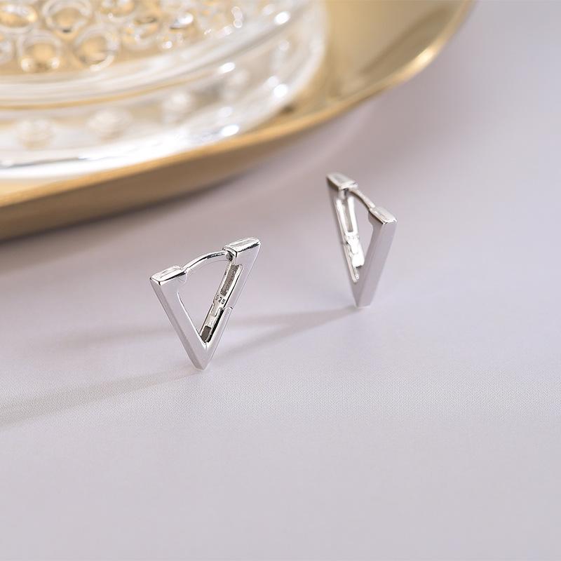 925 Sterlingsilber Einfache Dreieck-Ohrringe im japanisch-koreanischen Stil, kalte Ästhetik und Diamant-Persönlichkeitsakzent