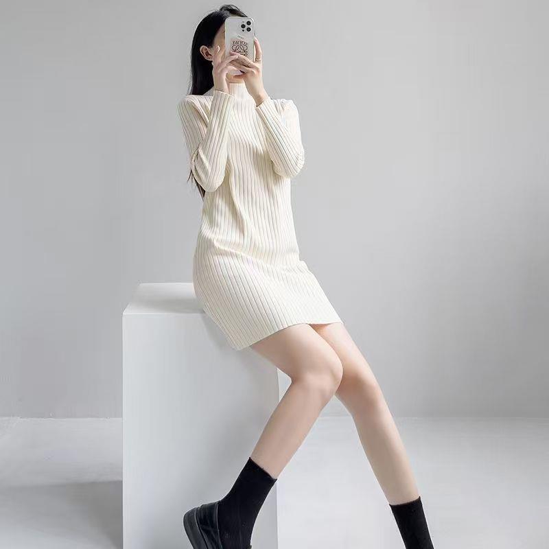 Robe tricotée ample à col semi-haut pour femme Automne/Hiver 2025