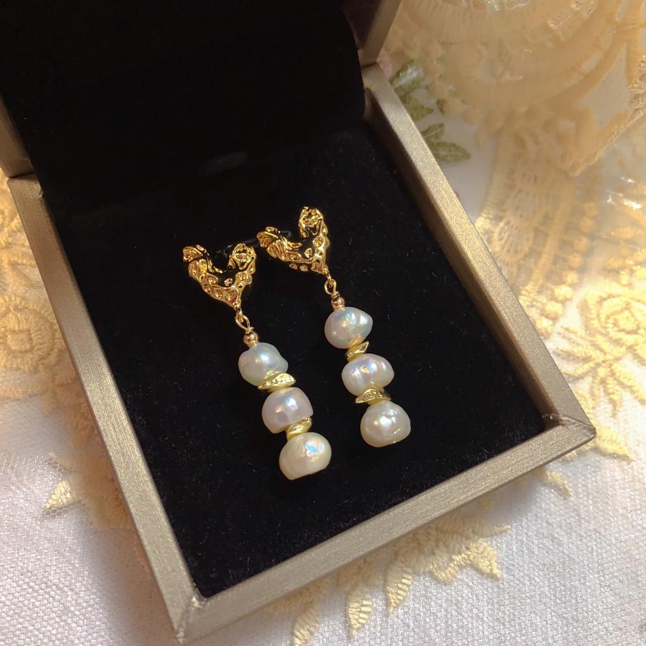 

Tide jewelry natural freshwater pearls irregular wrinkles baroque strong light earrings studs ins wind versatile simple Silver needle