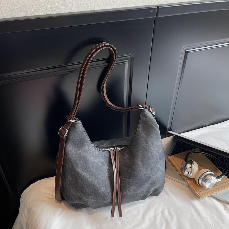 Korean Texture Women's Tote Bag 2026 Large Capacity Cute Pendant One-shoulder Crossbody Bag Casual Underarm Bag