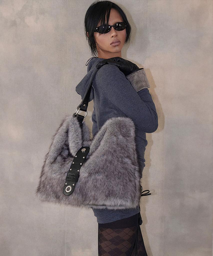Sand Museum Flap Hobo Bag [Fur Gray]