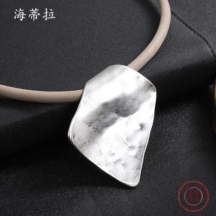 Irregular Square Geometric Alloy Pendant, Exaggerated Women's High-end Rough Leather Rope Necklace.