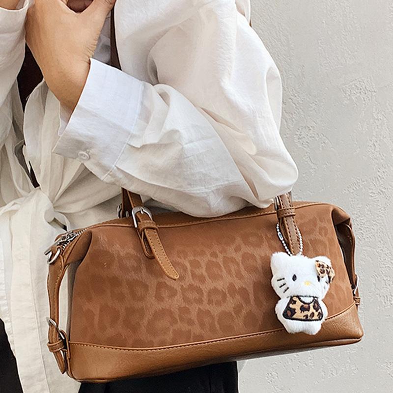 Simple and Large-capacity Underarm Bags, Autumn New Trends, Simple Messenger Bags, Fashionable Commuter Shoulder Bags