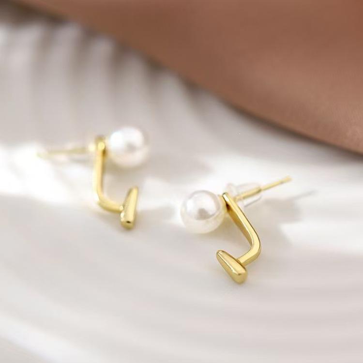 2024 New Design: 925 Sterling Silver Shell Pearl Stud Earrings