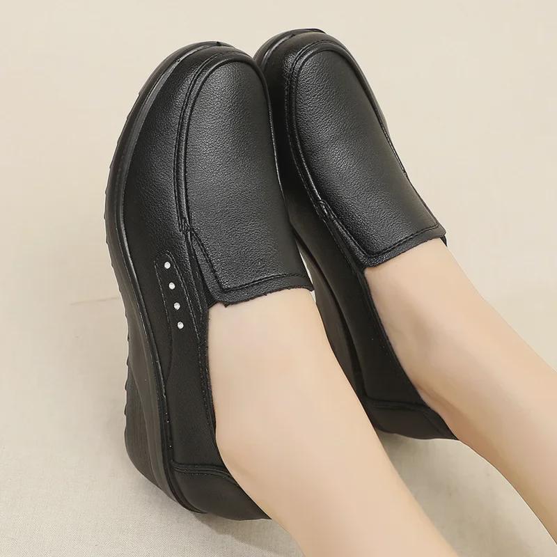 Black Wedge Heel Shoes for Middle-Aged and Elderly Women - Spring and Autumn Work Shoes