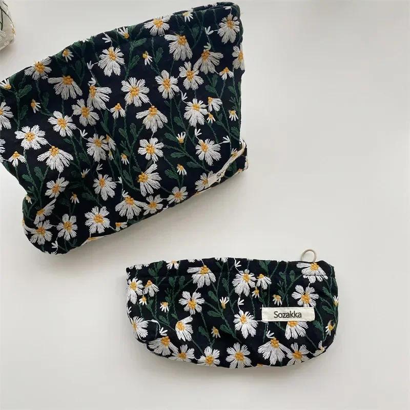 Cosmetische Tas Pouch voor Vrouwen Borduurwerk Margriet Bloemen Koreaans Reis toilettas Tas Schoonheid Make-up Pouch Organizer Etui