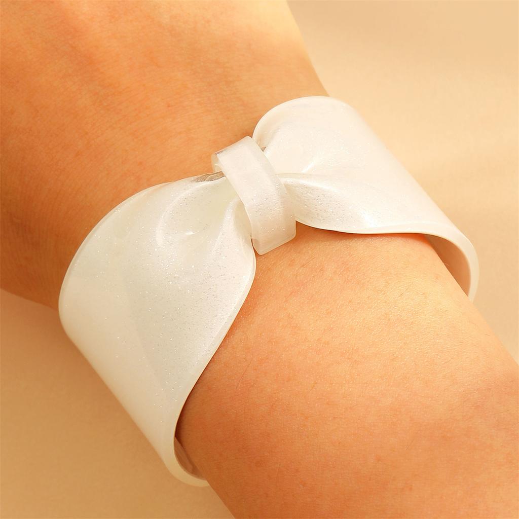 Sparkling Oversized Bowknot Resin Bangle Opening Wristband Trendy Lightweight Accessory For Everyday Fashion
