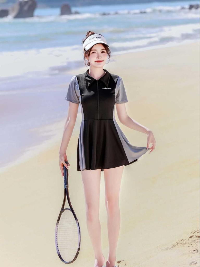 Women's Patchwork Slimming One-Piece Swimsuit - Elegant and Conservative Swimwear for Vacation or Hot Springs