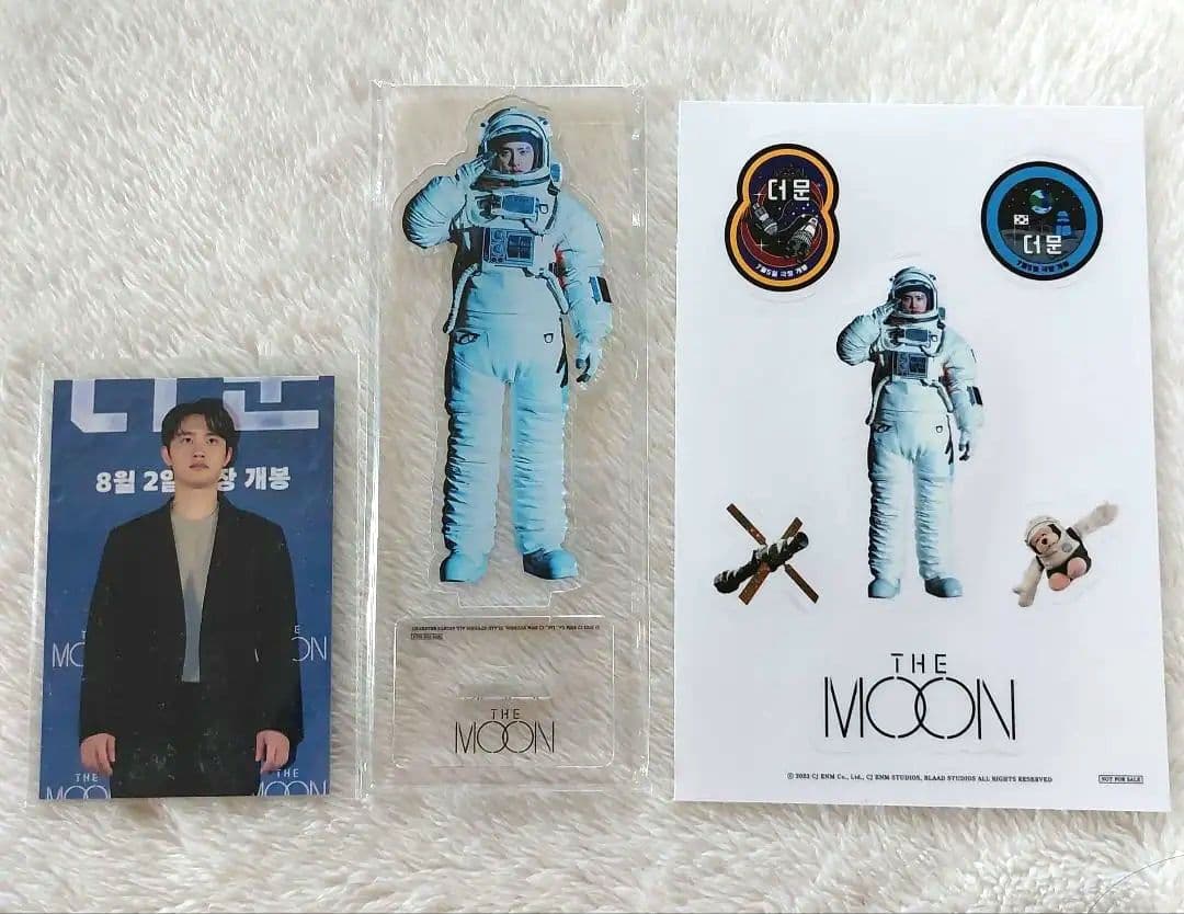 

[USED] THE MOON Kyungsoo Acrylic Stand Sticker Trading Card EXO D.O.