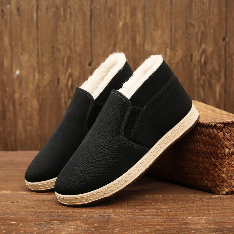 Men's Lightweight Winter Shoes with Fleece Lining, Thickening, and Tire Sole for Warmth; Large Size, Cotton Old Beijing Cloth Shoes.