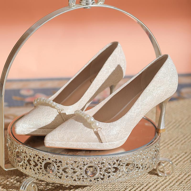 

Шампанское чистое желание водонепроницаемые настольные туфли на высоком каблуке женские туфли невесты подружки невесты свадебные туфли легкий вырез тонкий каблук жемчужная цепочка одинарные туфли 34