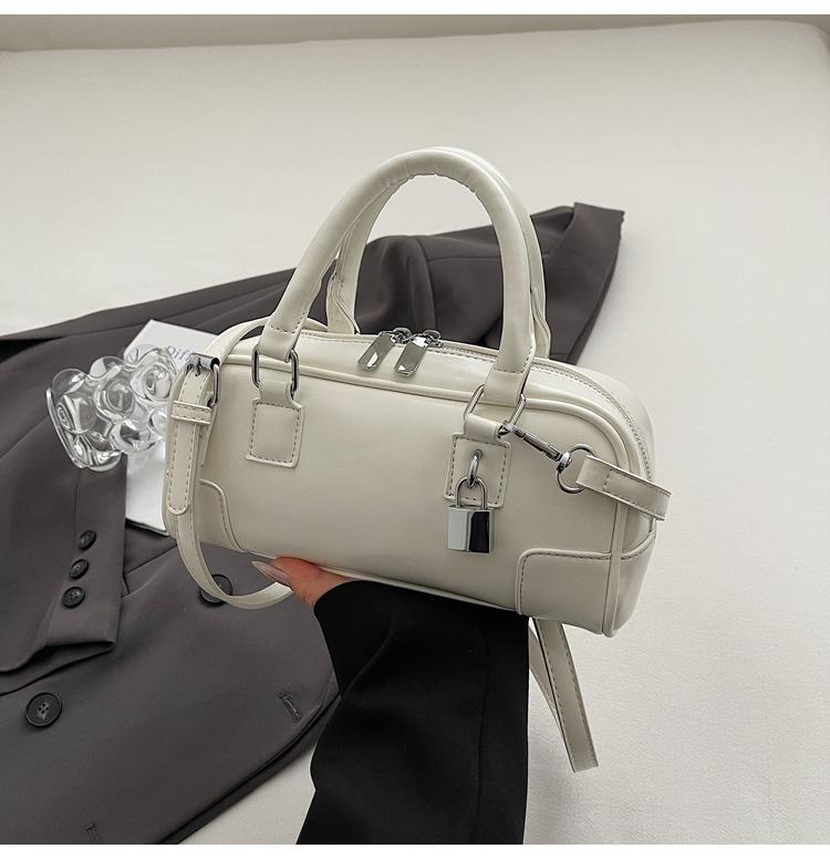 Trendy Fashion Versatile Shoulder Messenger Bag 2025 Spring Niche Design Solid Color Handbag Bowling Bag Women