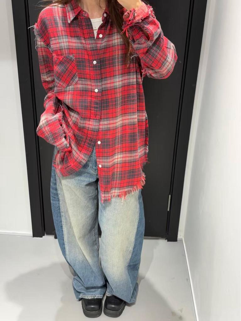 Chemise pour femme à carreaux rouge et noir, coupe ample et décontractée avec ourlet brut effiloché, série Nanyou 13 de Shenzhen - Style Printemps 2026