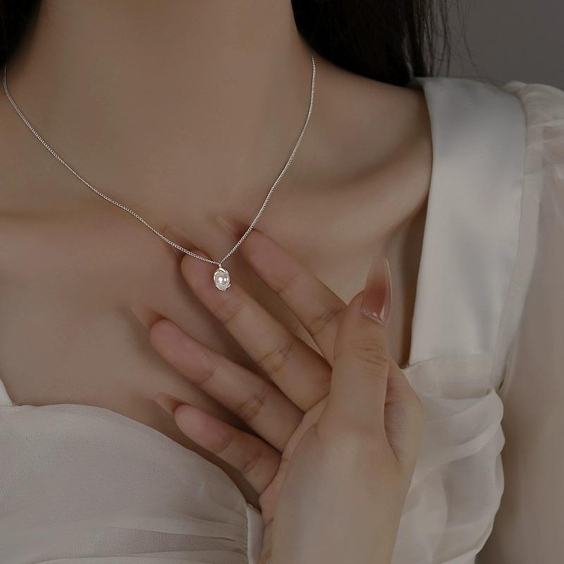 Natural Pearl Pendant Necklace Women's Niche Design Collarbone Chain Neck Chain Necklace
