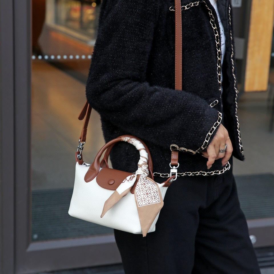 

Женская сумка-пельмень из натуральной кожи: Легкая, Универсальная Сумка & Кроссбоди 23cm Length x 11cm Height x 9cm Width чёрный