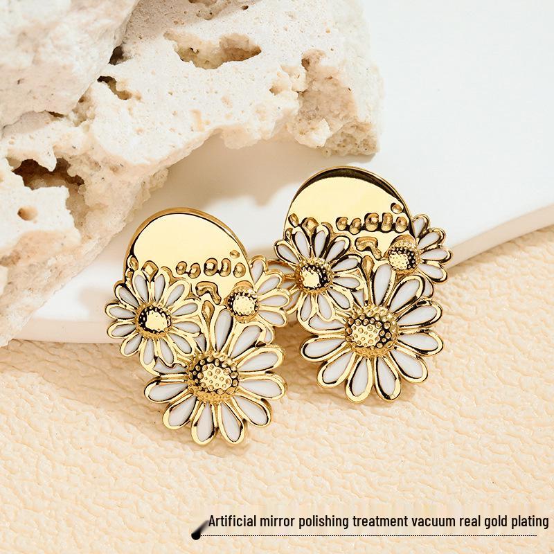 Retro Metal Daisy Flower Stud Earrings - Fashionable Banquet Accessories for Women