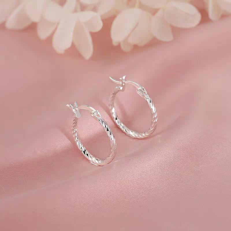 Korean Geometric Twisted Circle Earrings: Unique, Elegant, Sparkling Design