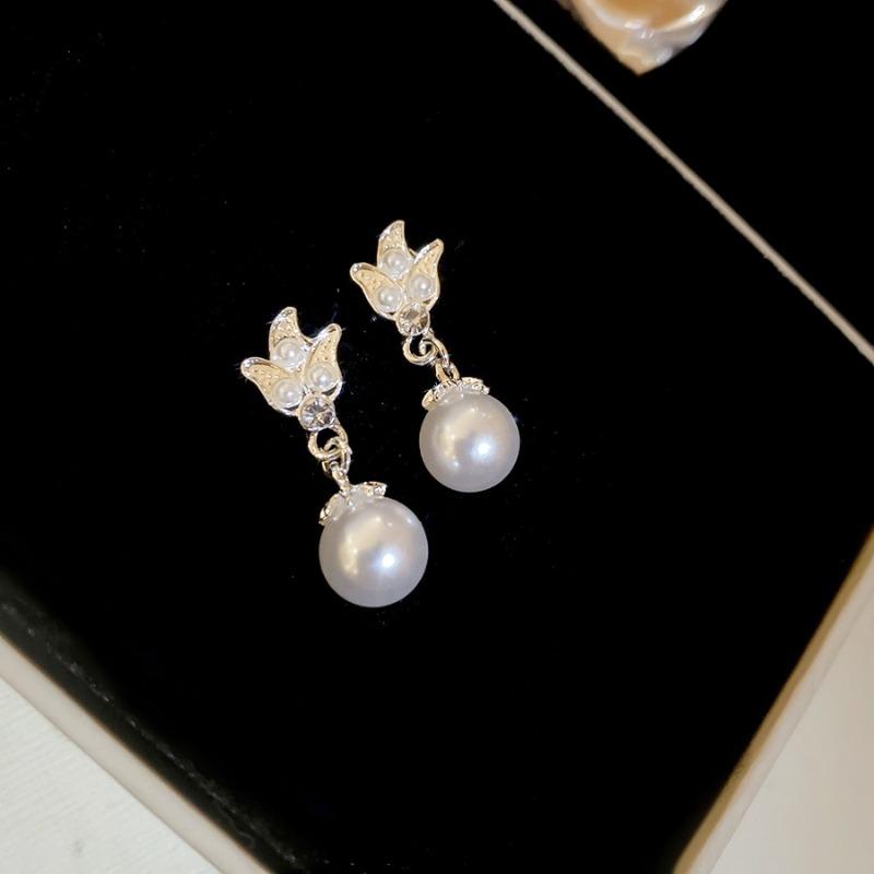 Diamond Bow Pearl Earrings Necklace Retro Elegant Niche Jewelry Set Light Luxury High-end Jewelry