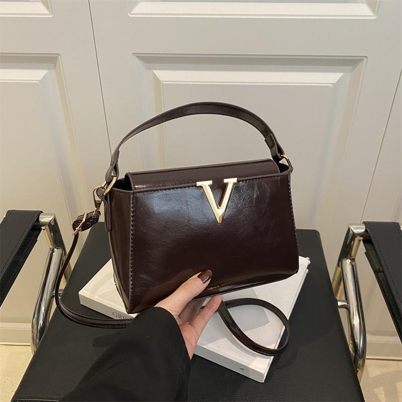 Модная женская сумочка женская 2025 лето новая маленькая и модная на плечо через плечо сумка-почтальон маленькая квадратная сумка