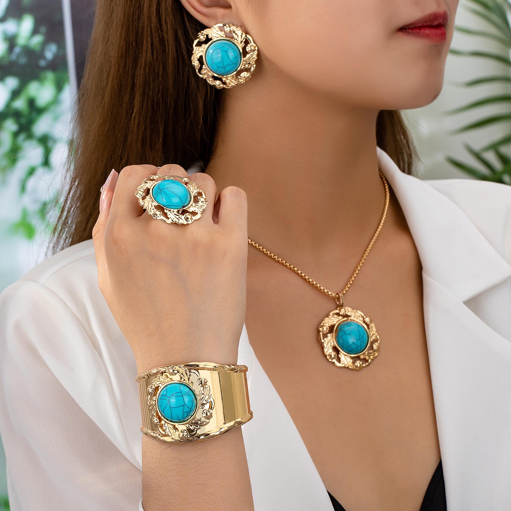 

Lace round pleated design earrings bracelet ring necklace set золотой