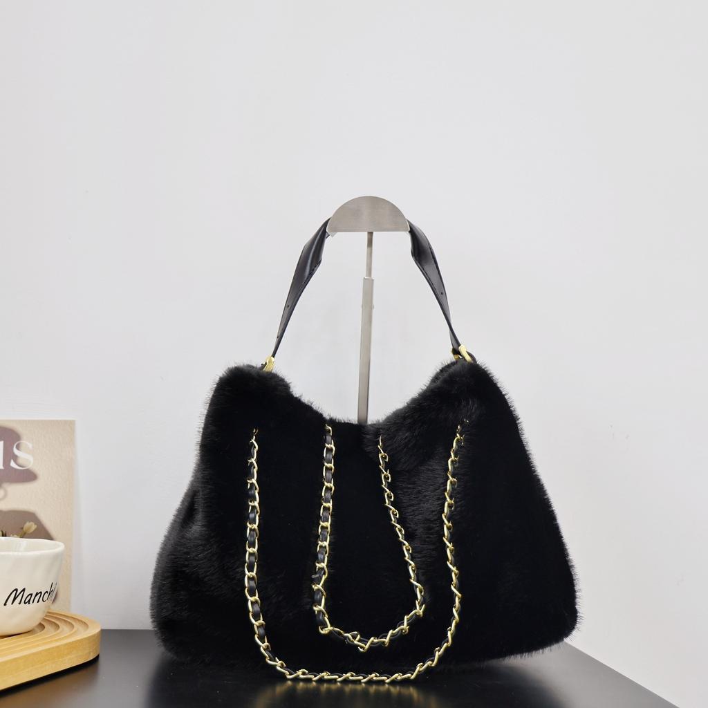 Elegant Faux Fur Shoulder Bags for Women Large Capacity Ladies Soft Plush Chain Handbags Fluffy Solid Color Underarm Bags Winter