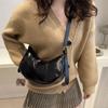 Autumn new beautiful niche design armpit bag women's trend crescent bag shoulder messenger bag